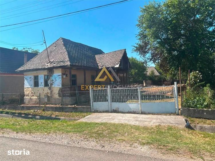Casă cu 2 camere cu Teren 550 Mp în Groși
