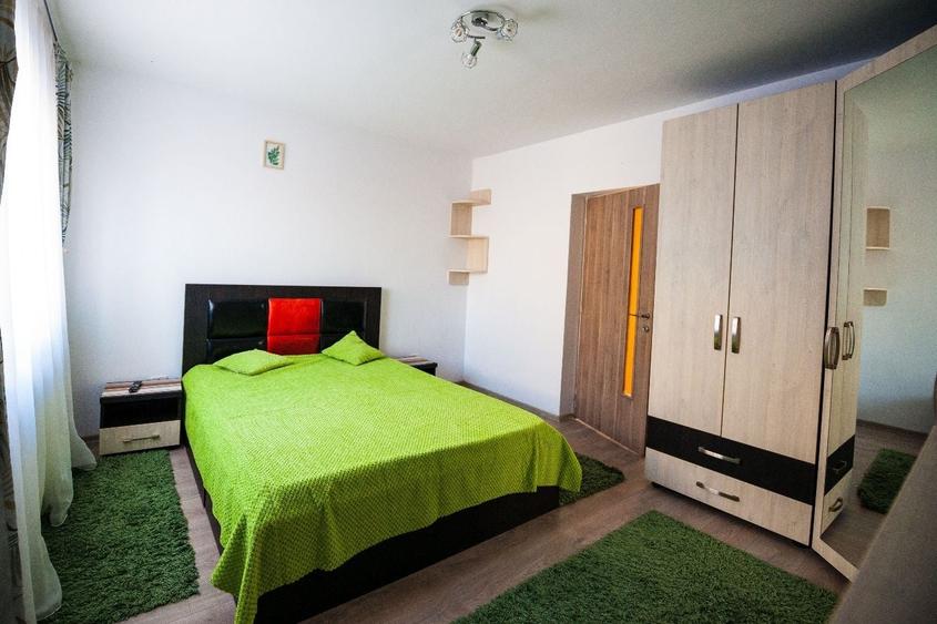 Apartament cu 3 camere semidecomandat în Sânpetru