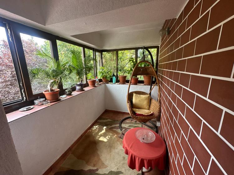 Apartament cu 4 camere decomandat în Cotroceni