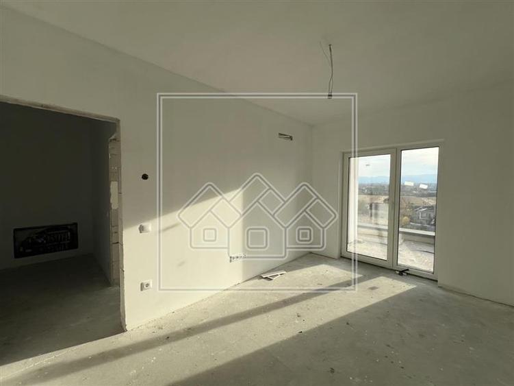 Duplex cu 4 camere cu Canalizare în Gușterița