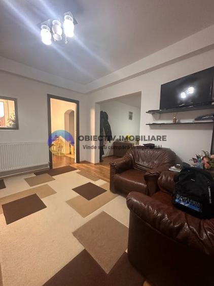 Apartament cu 3 camere semidecomandat în Mărăței