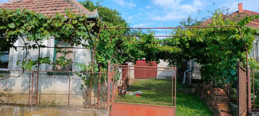 Casă individuală cu 3 camere cu Teren 1800 Mp în Gârceiu