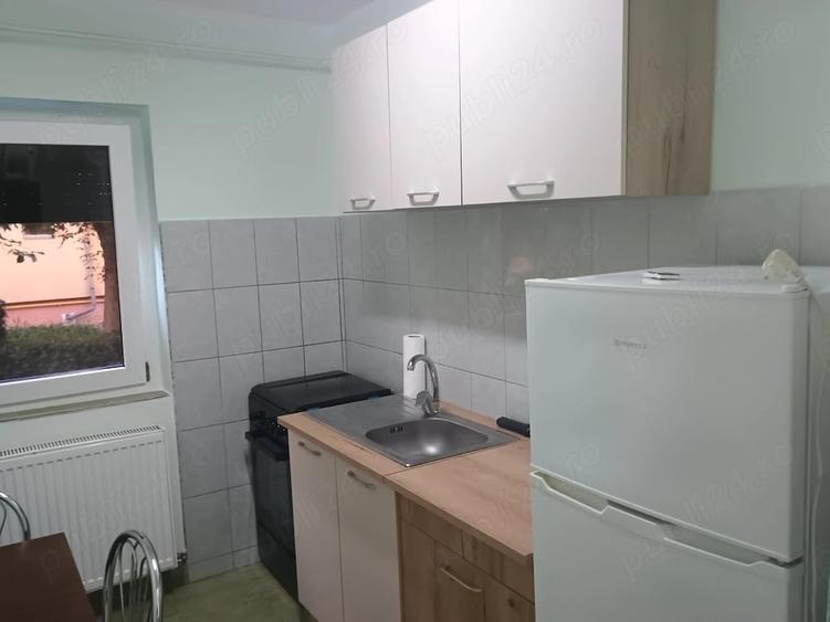 Garsonieră decomandată în Girocului