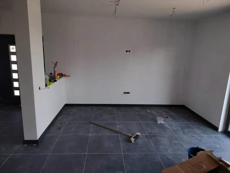 Casă cu 3 camere în Micula