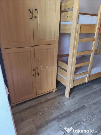 Casă cu 10 camere cu Teren 300 Mp în Cristian