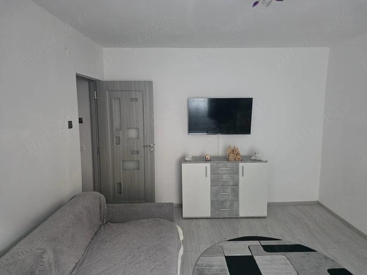 Apartament cu 3 camere semidecomandat în Șagului