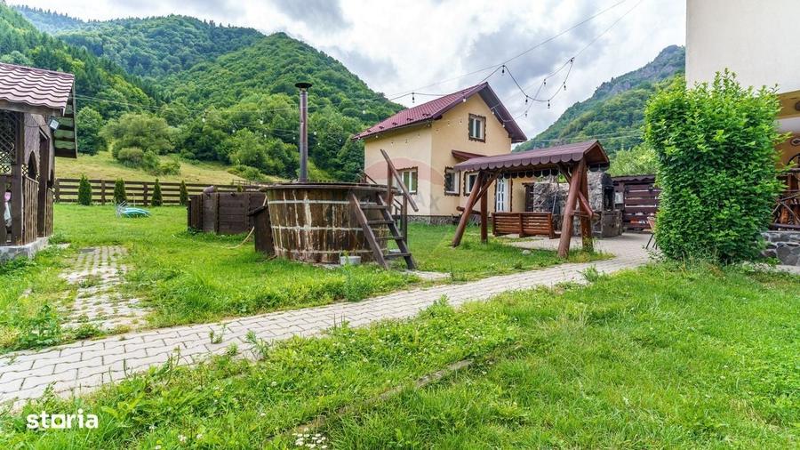 Casă cu 4 camere în Lăpuștești