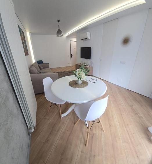 Apartament cu 2 camere semidecomandat, mobilat în Floreasca