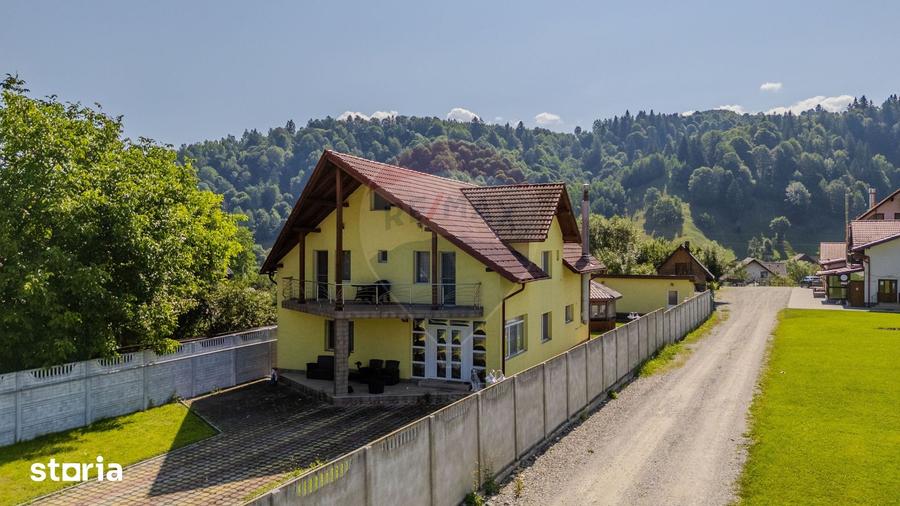 Casă cu Teren 1074 Mp în Moieciu
