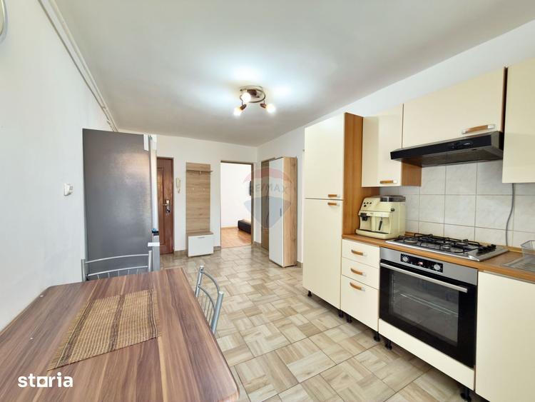 Apartament cu 2 camere semidecomandat, mobilat în Drăgășani
