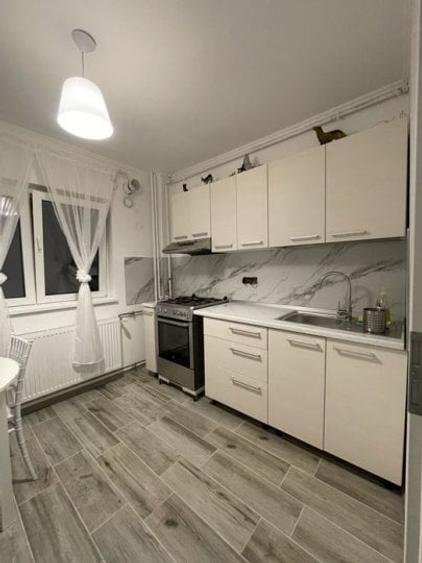 Apartament cu 2 camere semidecomandat, mobilat în Rahova