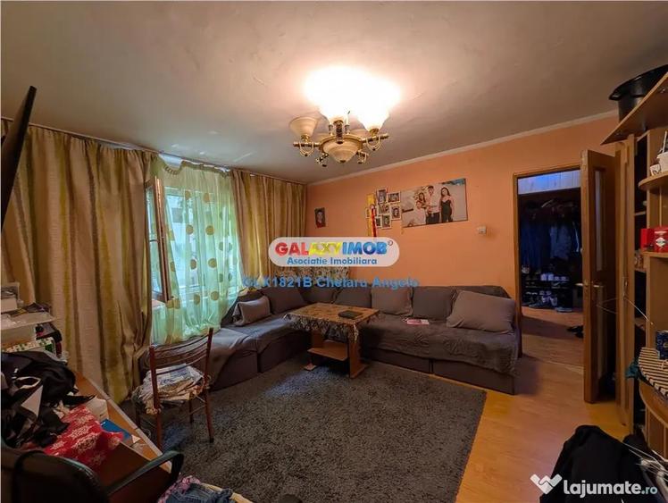 Apartament cu 3 camere semidecomandat în Berceni
