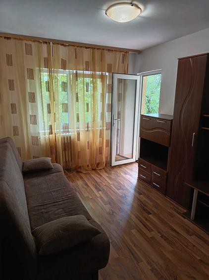 Apartament cu 4 camere decomandat în Zorilor