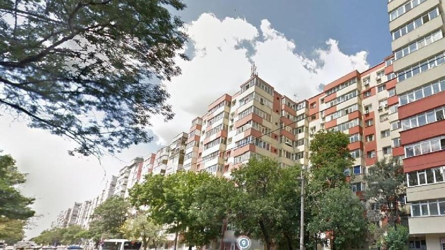 Apartament cu 3 camere semidecomandat în Sud