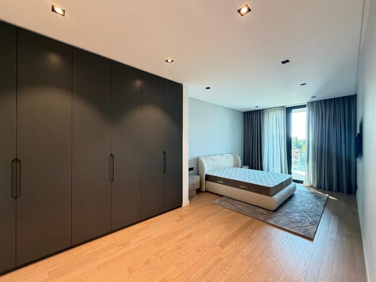 Apartament cu 3 camere decomandat în Floreasca