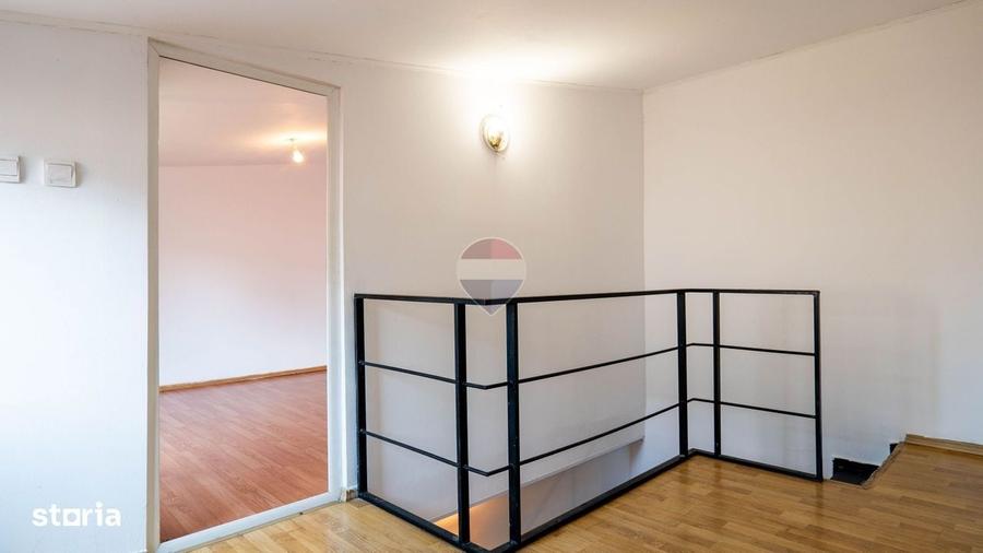 Casă cu 4 camere în 16 Februarie