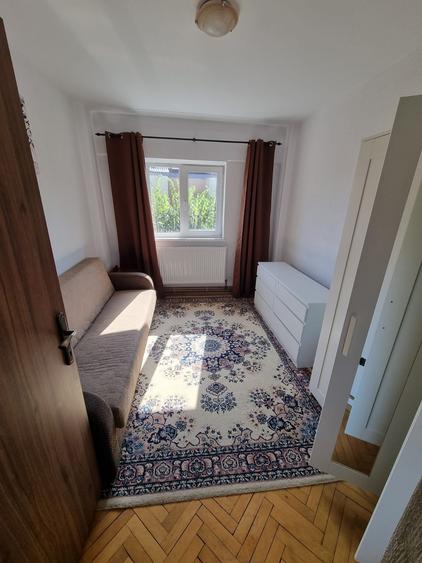 Apartament cu 3 camere decomandat în Cetate