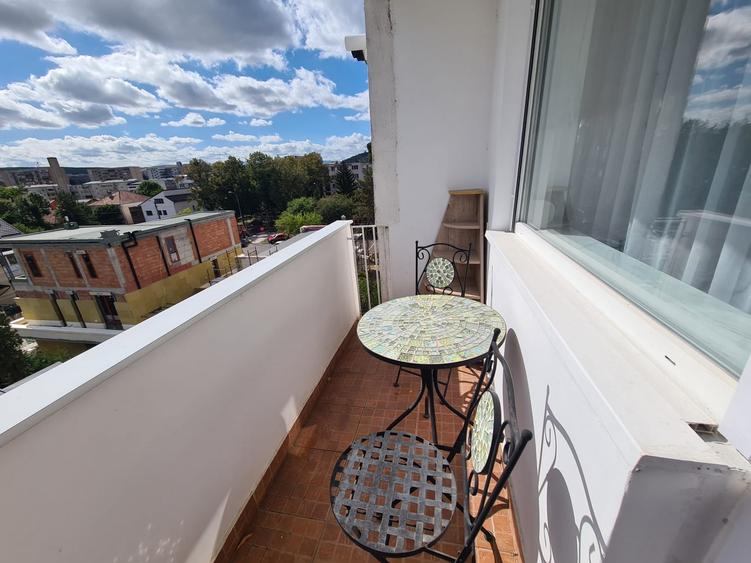 Apartament cu 3 camere semidecomandat, mobilat în Grigorescu