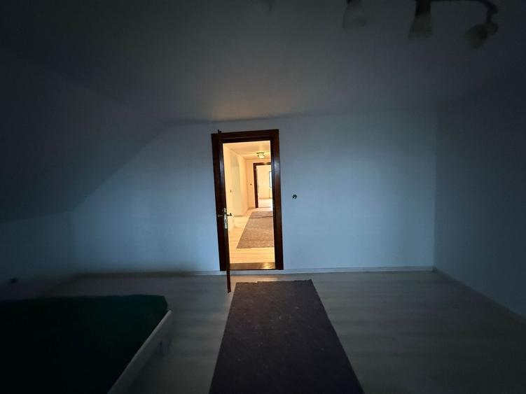Casă individuală cu 4 camere cu Canalizare în Central