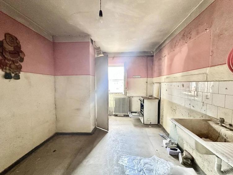 Apartament cu 3 camere decomandat în Soarelui