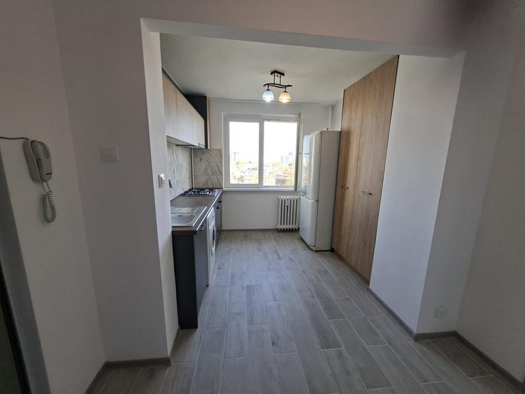 Apartament cu 3 camere semidecomandat în Obor