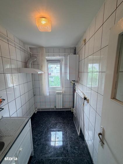 Apartament cu 4 camere în Micro 13
