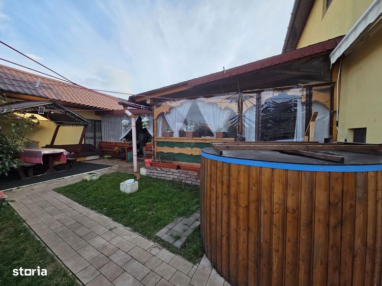 Casă cu 5 camere cu Teren 443 Mp în Central