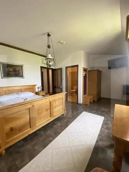 Casă cu 7 camere cu Teren 3000 Mp în Central