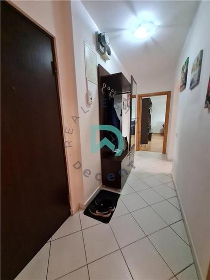 Apartament cu 2 camere decomandat, mobilat în Triaj