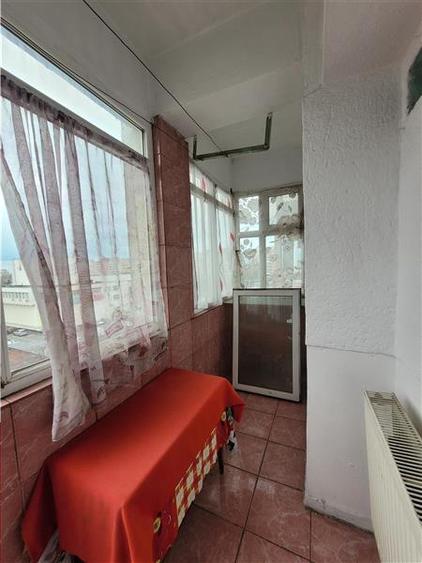 Apartament cu 2 camere decomandat, mobilat în Casa de Cultură