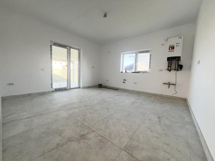Duplex cu 5 camere cu Canalizare în Giarmata
