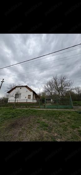 Casă cu 2 camere cu Teren 3000 Mp în Cornești