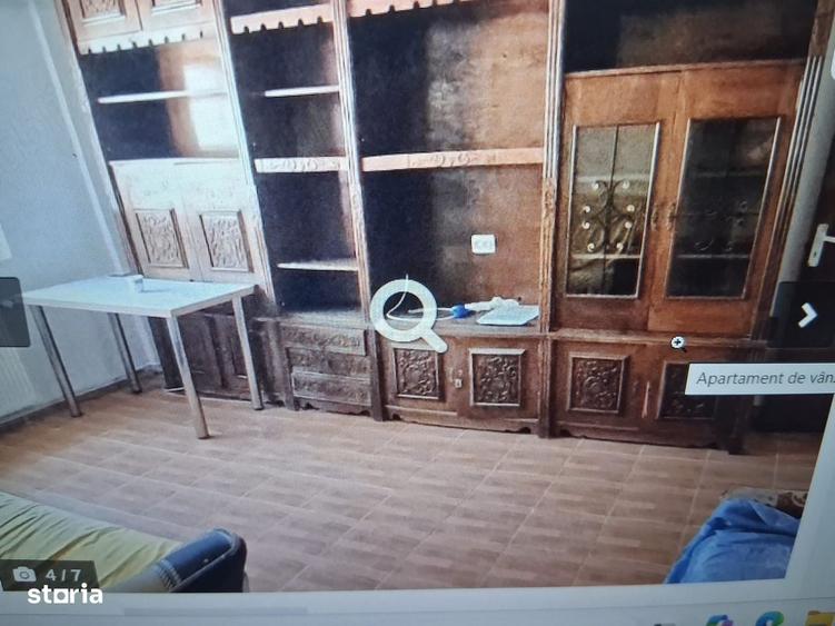 Apartament cu 2 camere semidecomandat în Tei