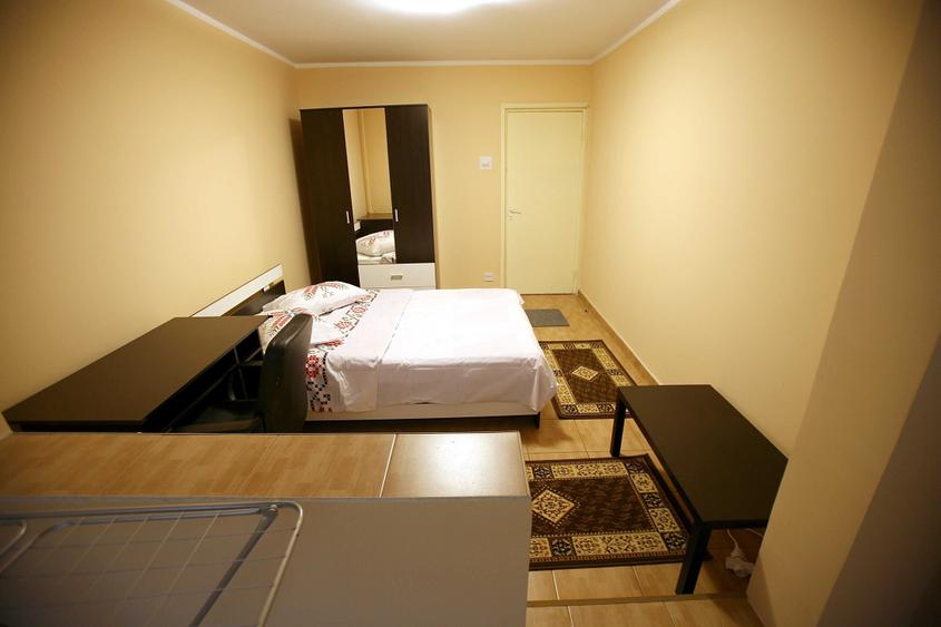 Apartament cu 3 camere decomandat în Drumul Taberei