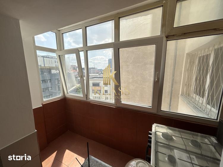 Apartament cu 4 camere decomandat în Romană