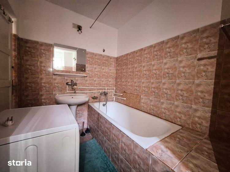 Casă cu 5 camere cu Teren 3581 Mp în Central