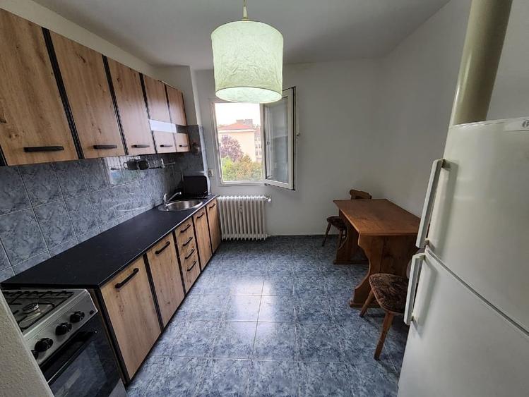 Apartament cu 2 camere semidecomandat în Tipografilor