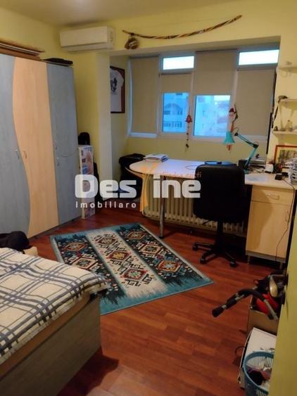 Apartament cu 4 camere decomandat, mobilat în Alexandru cel Bun