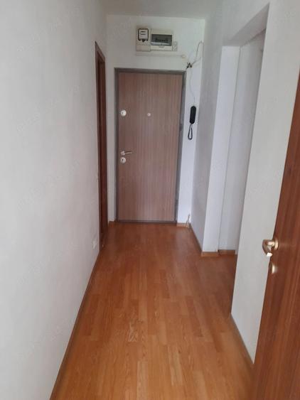 Apartament cu 2 camere decomandat în Titan