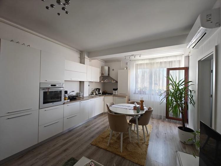 Apartament cu 3 camere decomandat, mobilat în Tomis Nord