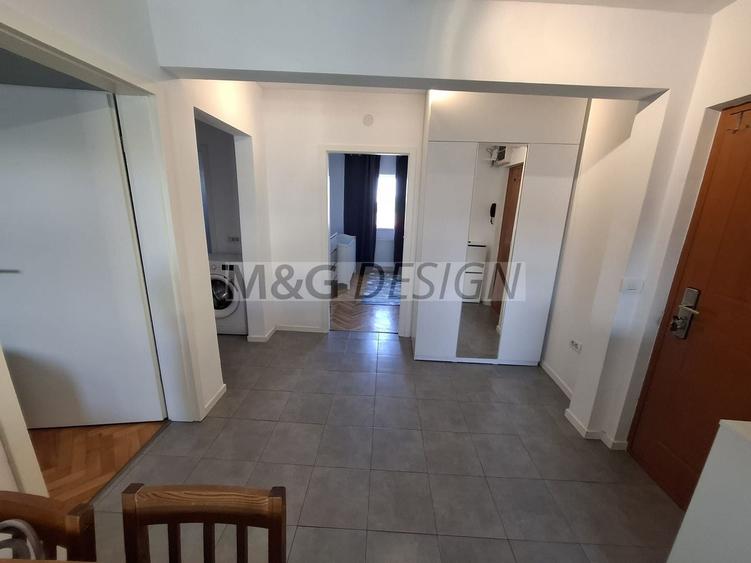 Apartament cu 3 camere decomandat, mobilat în Dâmbovița