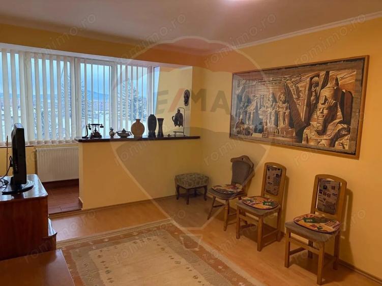 Apartament cu 4 camere decomandat, mobilat în Centrul Civic