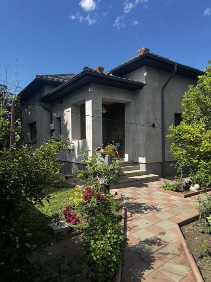 Casă cu 4 camere în Central