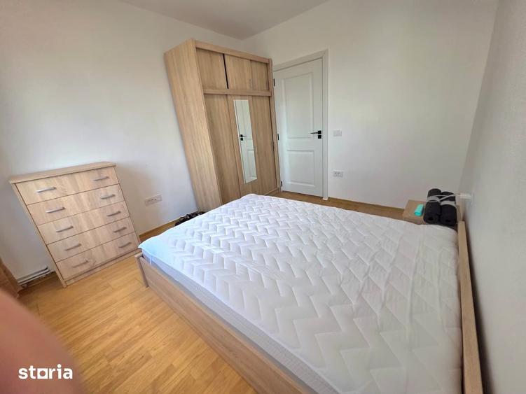 Apartament cu 3 camere în Podu Roș