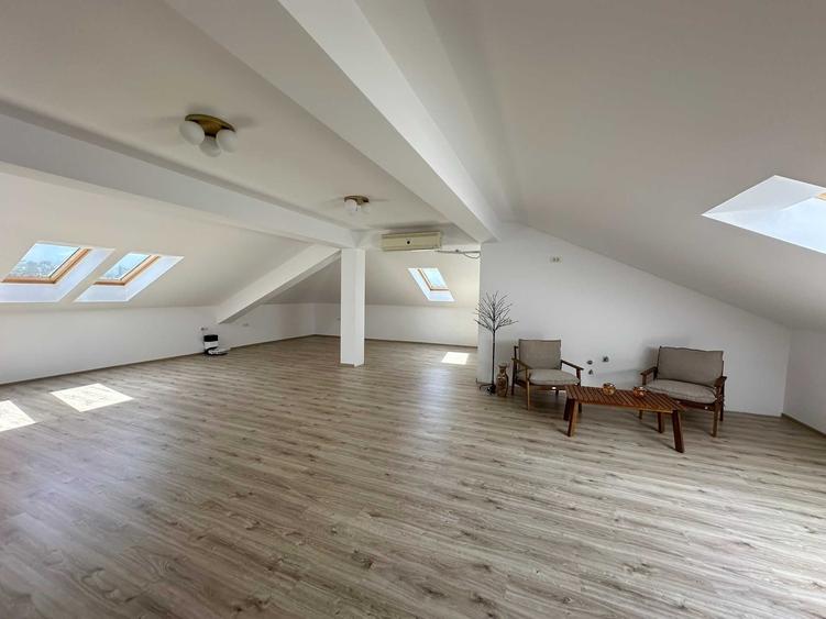 Casă cu 4 camere cu Teren 690 Mp în Moșnița Nouă