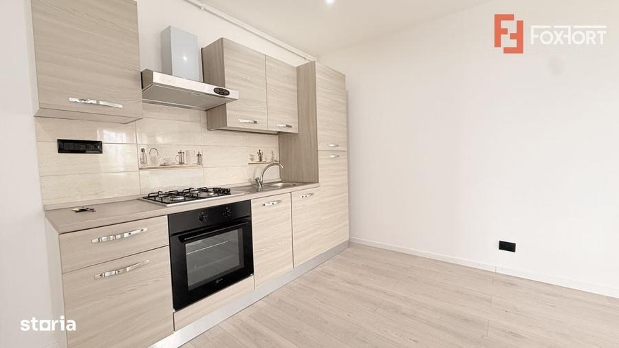 Apartament cu 3 camere semidecomandat în Ghiroda