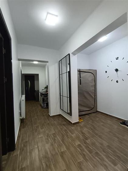 Apartament cu 3 camere decomandat în Apollo