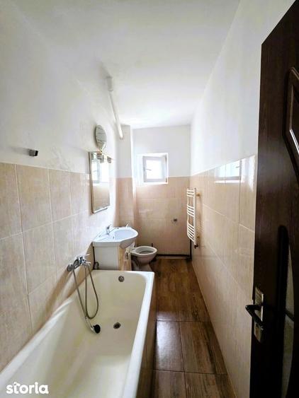 Apartament cu 2 camere decomandat în Podul de Fier