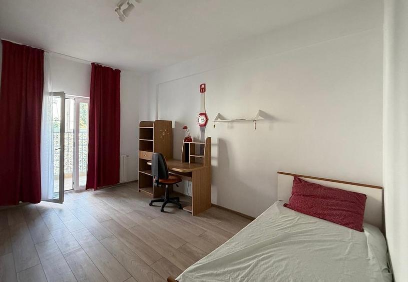 Apartament cu 3 camere decomandat în Dorobanți