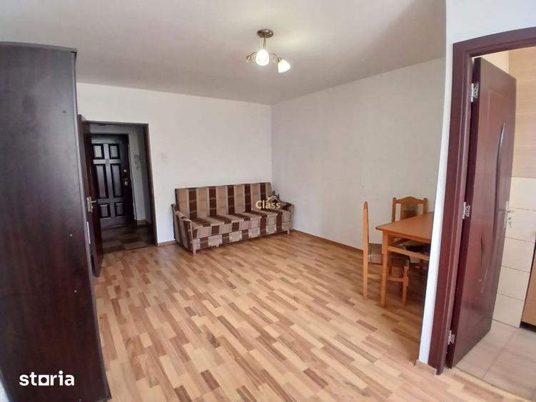 Garsonieră decomandată, mobilată în Între Lacuri